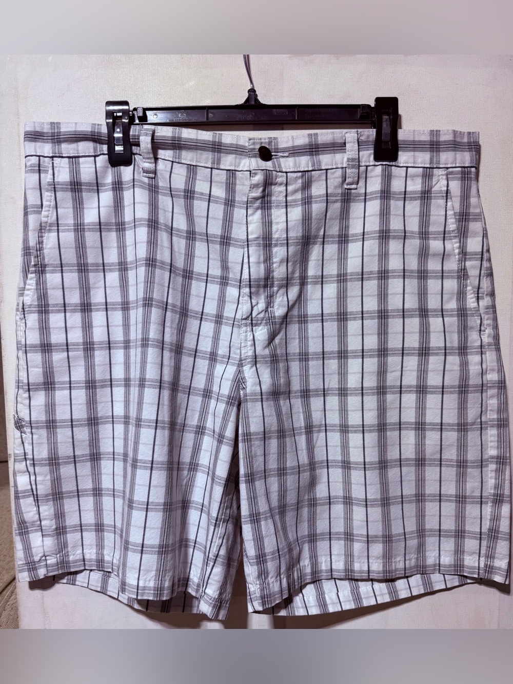 Dickies Men's White and Light Gray Plaid Flat Front Shorts